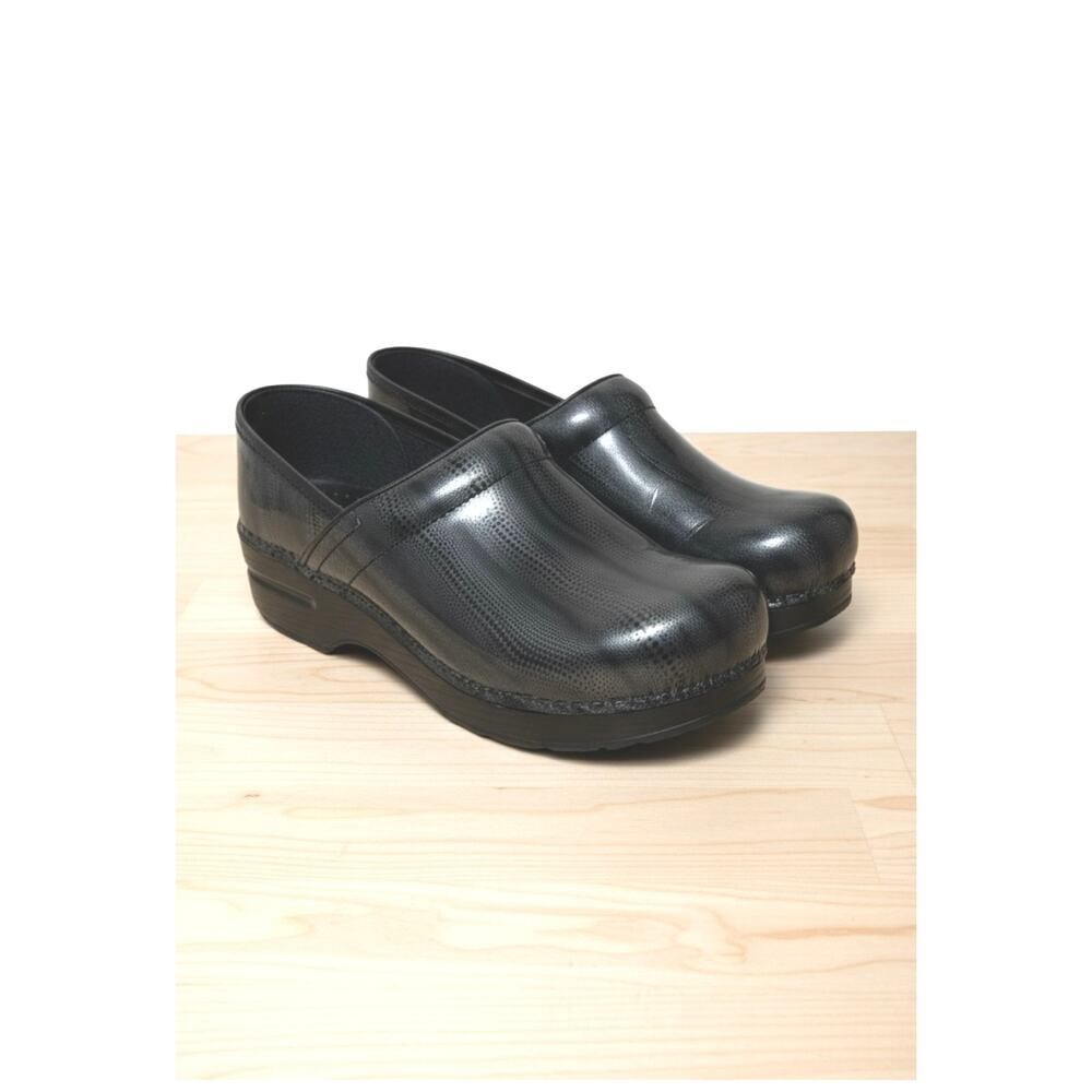 Dansko Professional Clogs Dark Pattern Patten Leather Finish Size 39 9-10